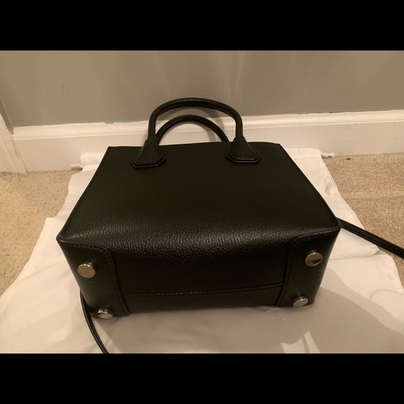 Micheal Kors Purse *make an offer* - Picture 4 of 8